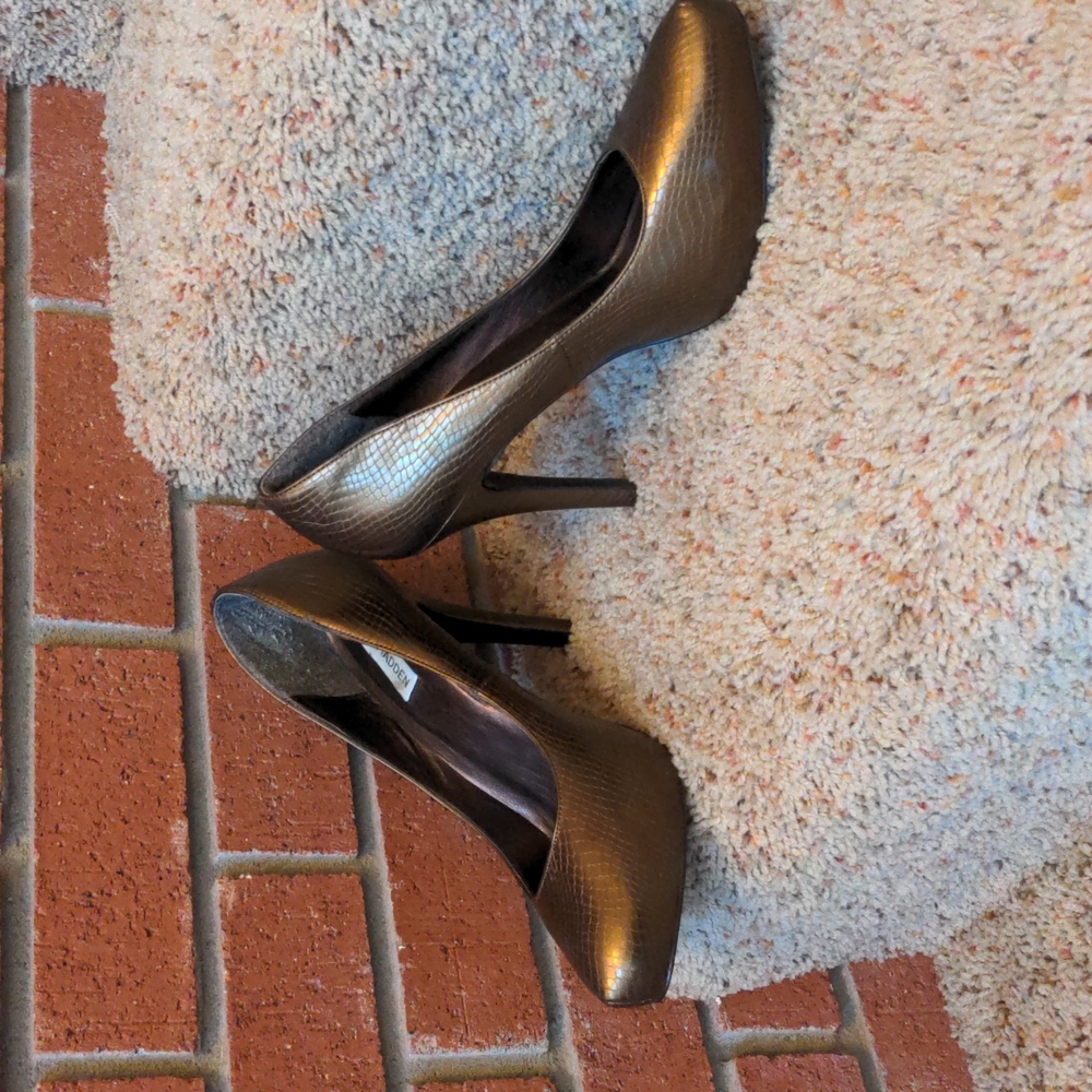 Steve Madden Bronze Colored Heels Size 10